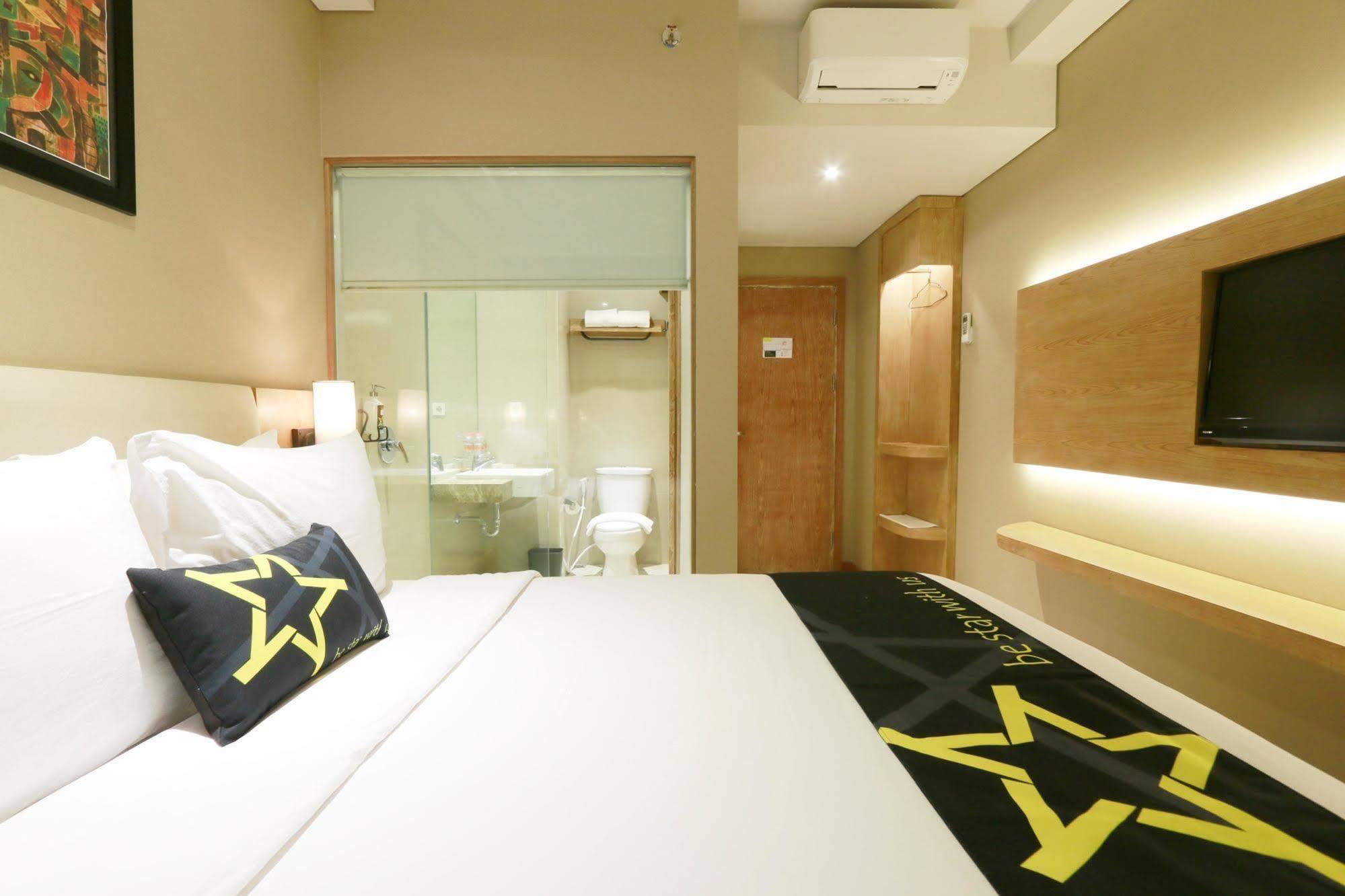 Yellow Star Gejayan Hotel Yogyakarta Exteriér fotografie