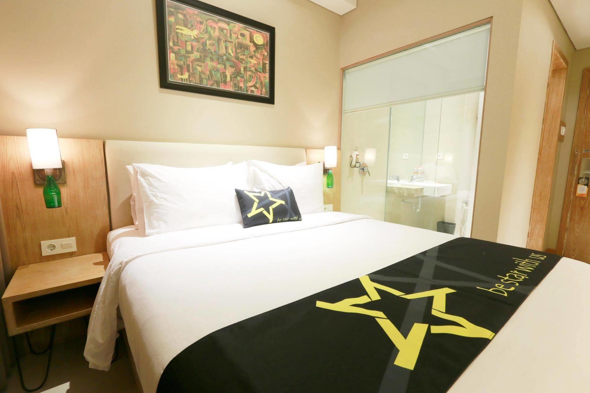 Yellow Star Gejayan Hotel Yogyakarta Exteriér fotografie