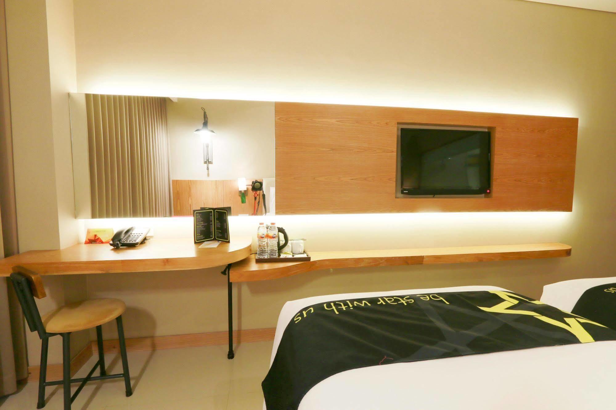 Yellow Star Gejayan Hotel Yogyakarta Exteriér fotografie