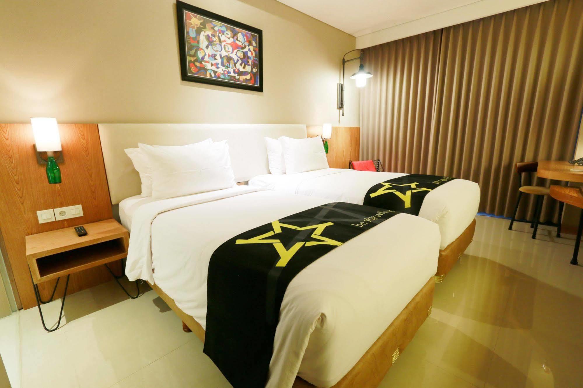 Yellow Star Gejayan Hotel Yogyakarta Exteriér fotografie